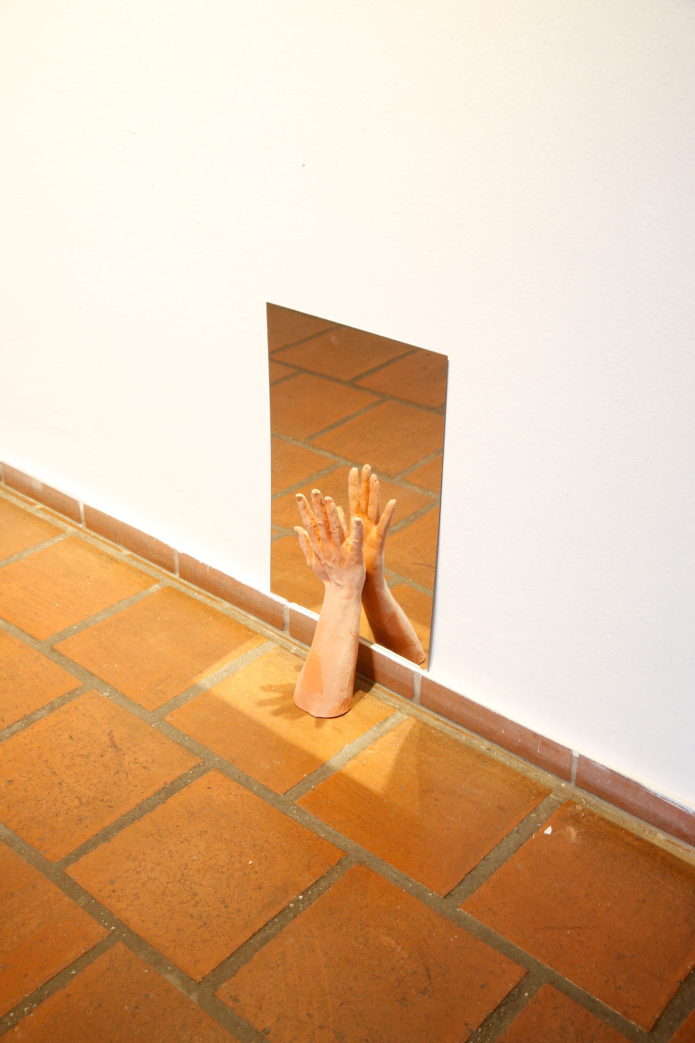 Strobel johanna on hold on arm spiegel gregor hildebrandt